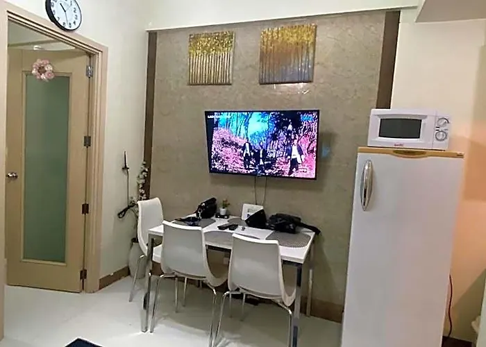 호텔 Chateau Elysee 2-1br Near Airport,bar,resto