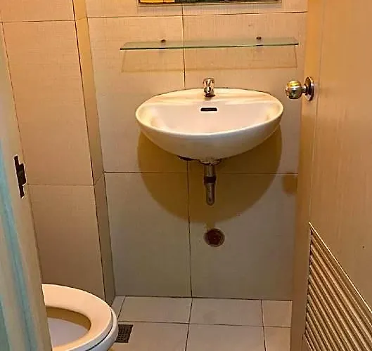 호텔 Chateau Elysee 2-1br Near Airport,bar,resto 마닐라